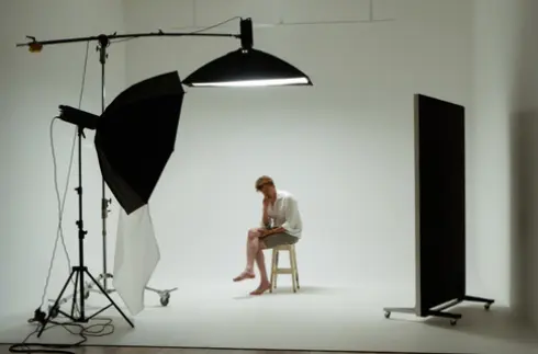 fashion-model-studio-photoshoot-lighting-setup